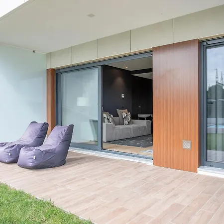 Liiiving In - Dragao Pool View Apartment