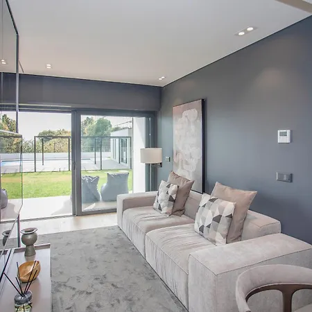 Liiiving In - Dragao Pool View Apartment Porto