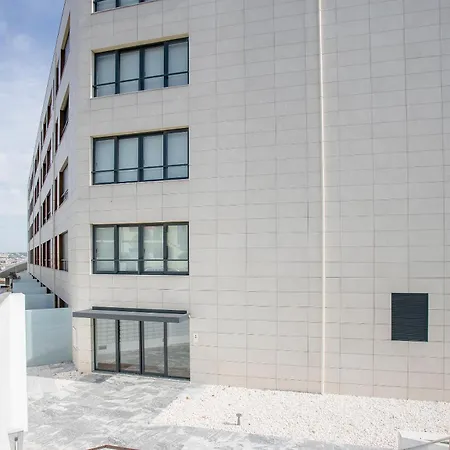 Liiiving In - Dragao Pool View Apartment *