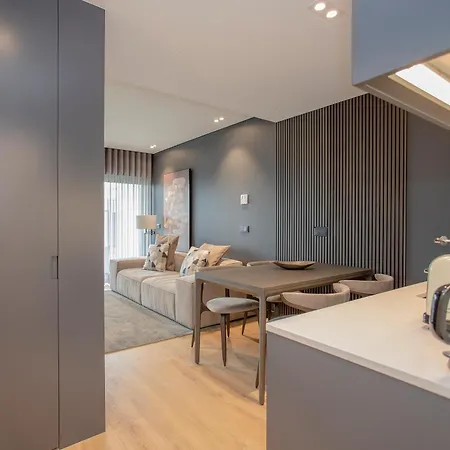 Liiiving In - Dragao Pool View Apartment
