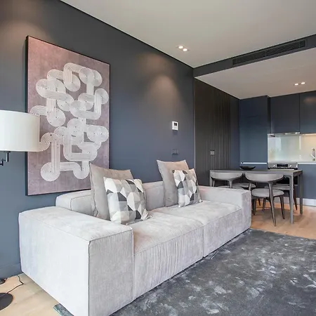 Liiiving In - Dragao Pool View Apartment *