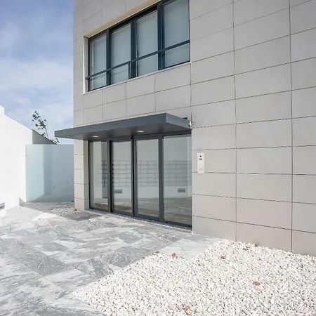 Liiiving In - Dragao Pool View Apartment *