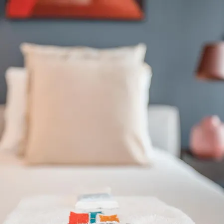 Liiiving In - Dragao Pool View Apartment *