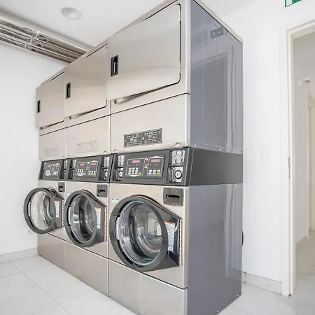 Liiiving In - Dragao Pool View *