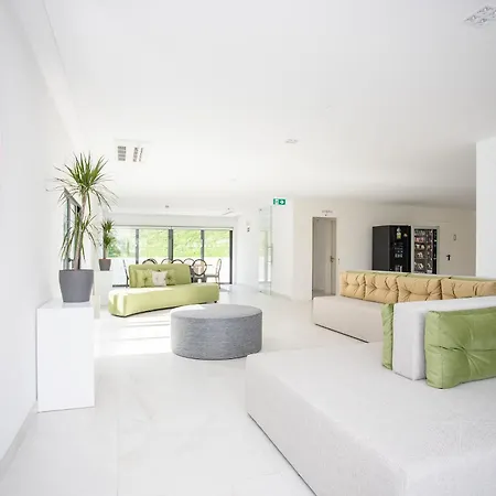 Liiiving In - Dragao Pool View Apartment *