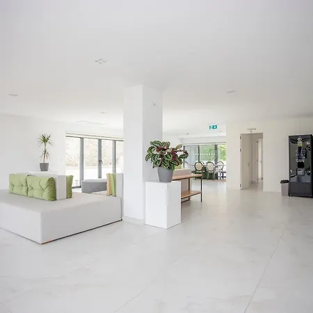 Liiiving In - Dragao Pool View Apartment *