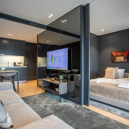 Liiiving In - Dragao Pool View *