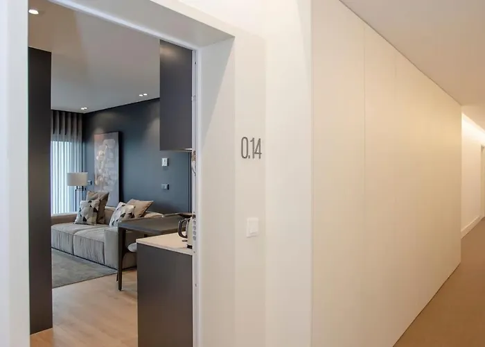 Liiiving In - Dragao Pool View * Oporto