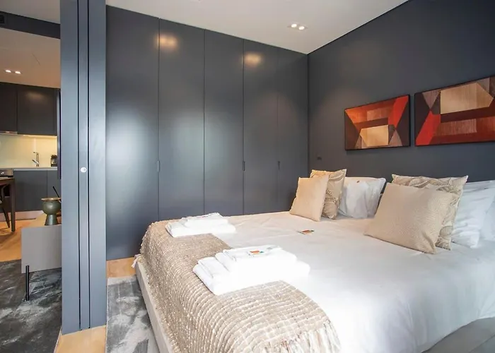 Liiiving In - Dragao Pool View Apartment