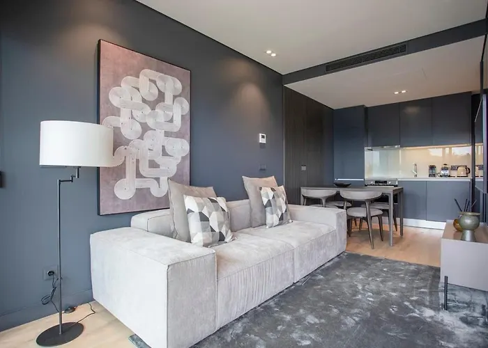 Liiiving In - Dragao Pool View Apartment *