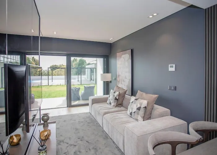 Liiiving In - Dragao Pool View Apartment