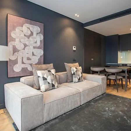 Liiiving In - Dragao Pool View * פורטו